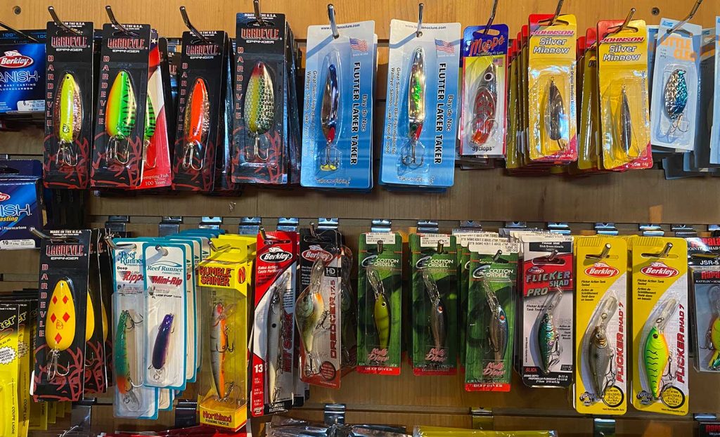 Giant Hunting With The Biggest Worms at Tackle Warehouse — Half